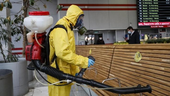 Covid, Russia sospende attività lavorative per nove giorni