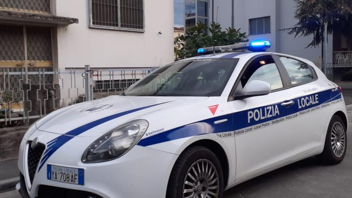 Cade nella vasca e non riesce a rialzarsi: anziano «salvato»