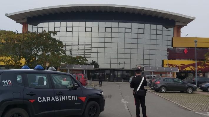 Perde il portafoglio con 2000 euro al supermercato: restituito