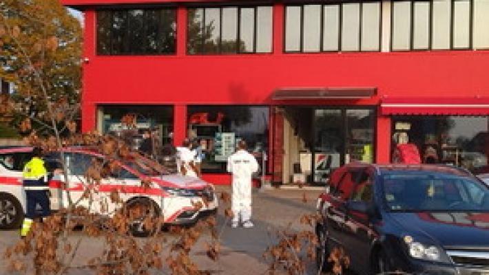 Ucciso da un colpo di pistola in un'autofficina nel Reggiano: arrestato il proprietario