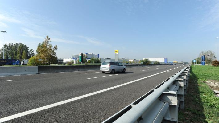 Incidente sull'A15, ferito un 25enne