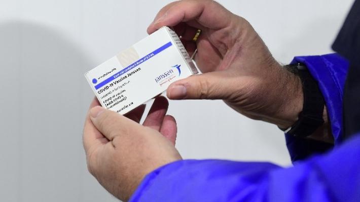 Johnson&Johnson sospende la produzione del vaccino