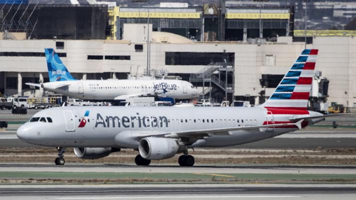 Carenza di personale, American Airlines cancella 400 voli 