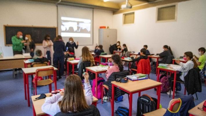 23 nuovi casi nelle scuole di Parma: 5 classi in quarantena, lezioni sospese in 16