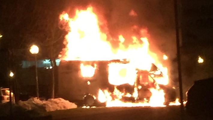 Il piromane dei 5 incendi di auto e camper? Sono due e sono fratelli: arrestati
