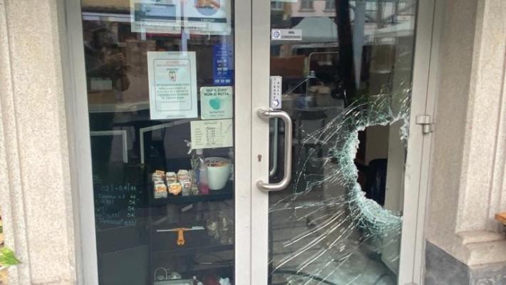 Furto con spaccata in Ghiaia: nel mirino il bar Botanic