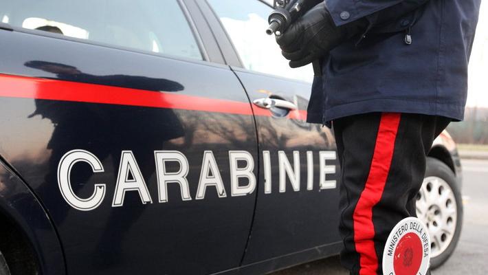 Svegliano il quartiere con le urla: denunciata coppia per ubriachezza