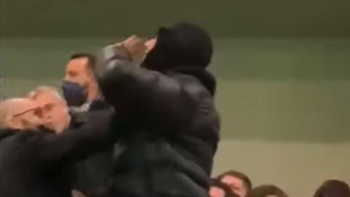 Lite Ghali-Salvini a San Siro durante il derby. Il leghista: "Insultato dal nulla" - Video