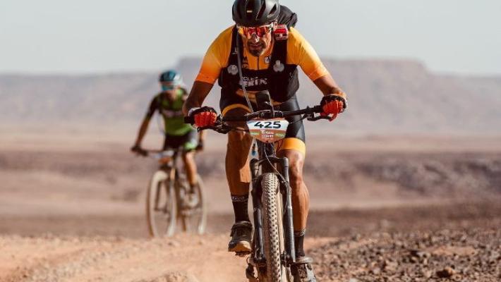 Nel Sahara con la mountain bike: la gara estrema di Rudi Coduri