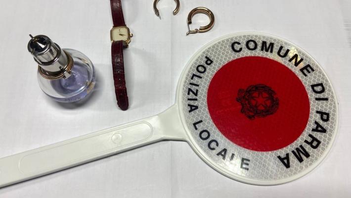 Scippa uno smartphone: arrestato un ragazzo