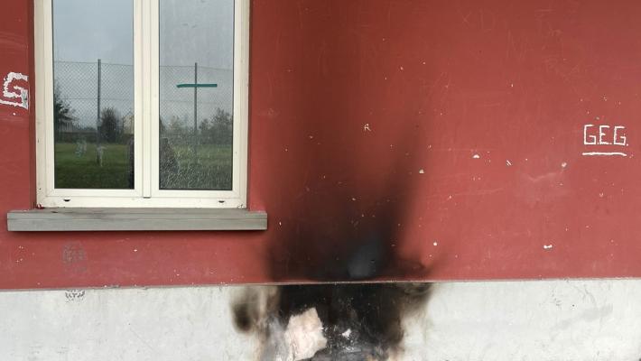 Vandali in azione al centro civico di Gaiano
