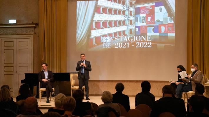 La stagione lirica anticipa. E parte con l'operetta