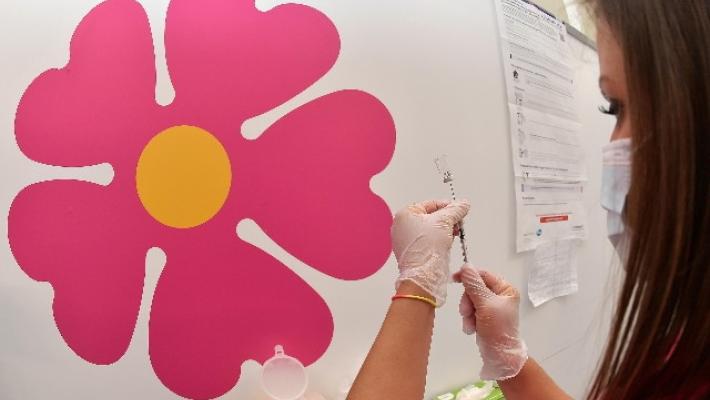Speranza: "Oltre tre milioni hanno ricevuto la terza dose. Ma l'appello va a chi ancora non è vaccinato"