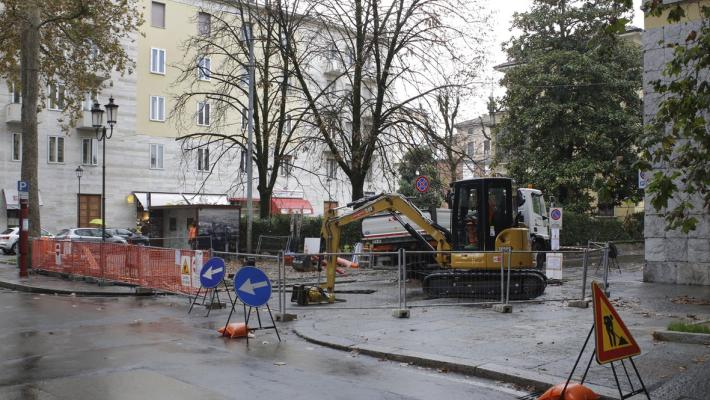 Toilette in via Verdi. «Fermate i lavori»