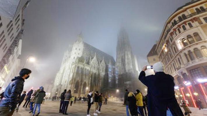 Dai lockdown ai green pass, cosi' l'Europa richiude