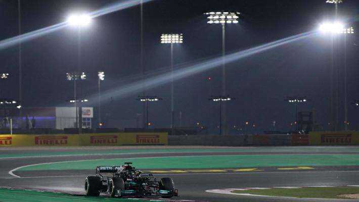 Qatar, trionfa Hamilton. Secondo Verstappen, terzo Alonso