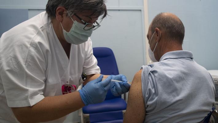 Terze dosi agli over 40: 4.053 prenotazioni in un giorno