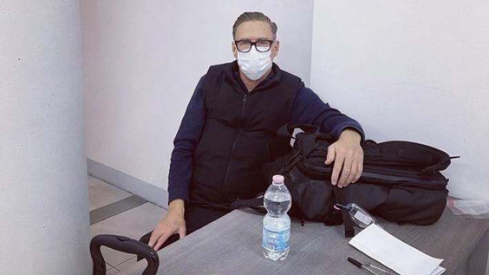 Bryan Adams atterra a Malpensa e si scopre (di nuovo) positivo al Covid