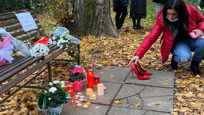 Fatali per Juana due coltellate al collo