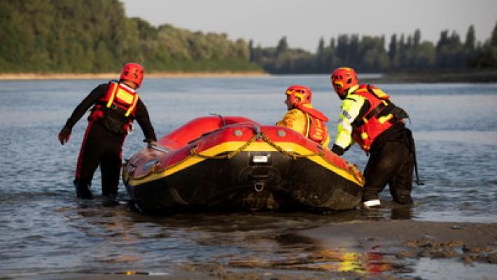 Pavia, 50enne si tuffa nel Po e non riemerge