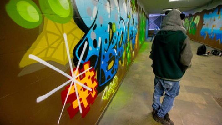 I murales sulle pareti del sottopasso