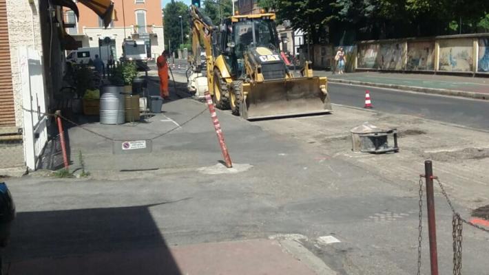 Lavori stradali in via Venezia. E disagi.