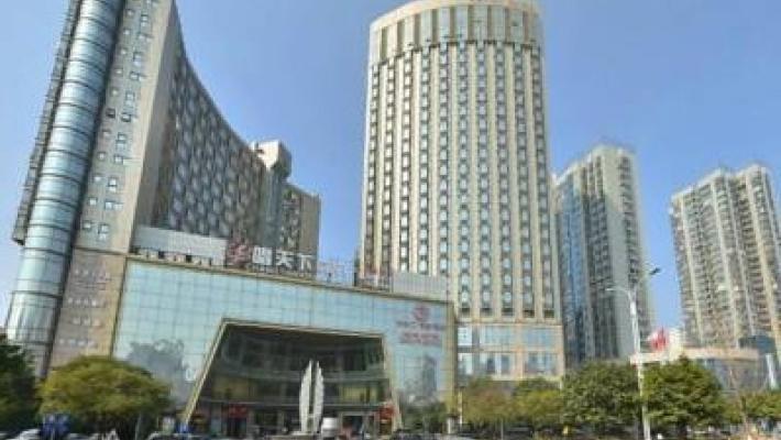 Incendio hotel, almeno tre morti e 10 feriti