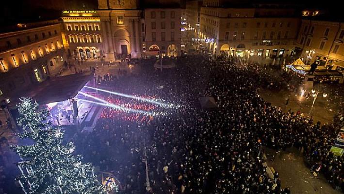 Lo spettacolo della notte di San Silvestro a Parma: le regole per la sicurezza in piazza Garibaldi 