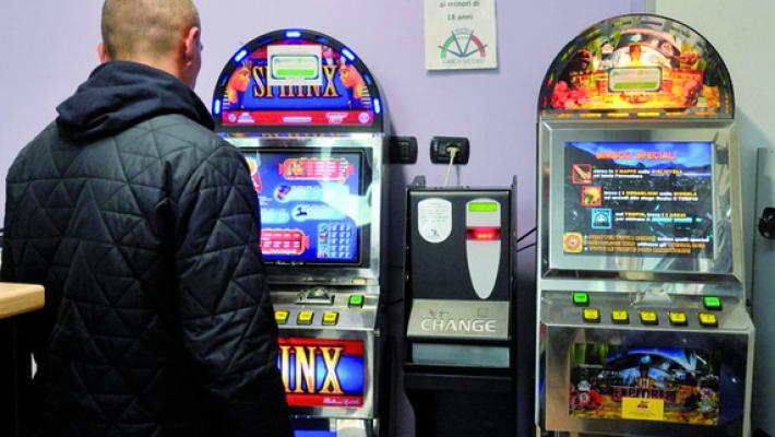 Gioco d'azzardo, allarme a Parma: spendiamo in media 1.525 euro a testa (neonati compresi)