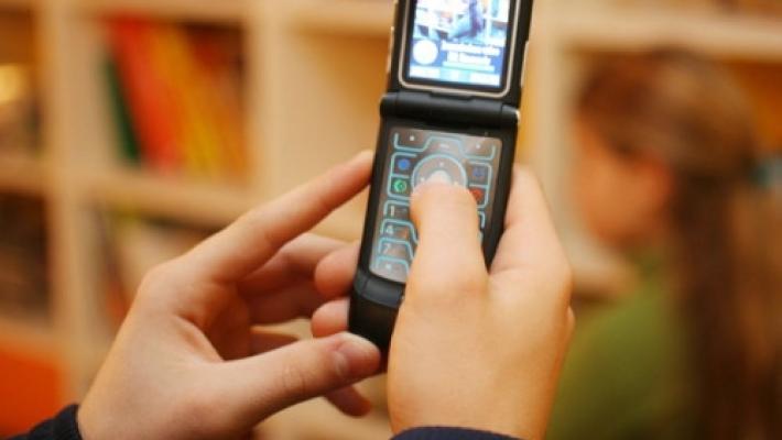 A scuola senza cellulare, scommessa alle scuole Malpighi di Bologna