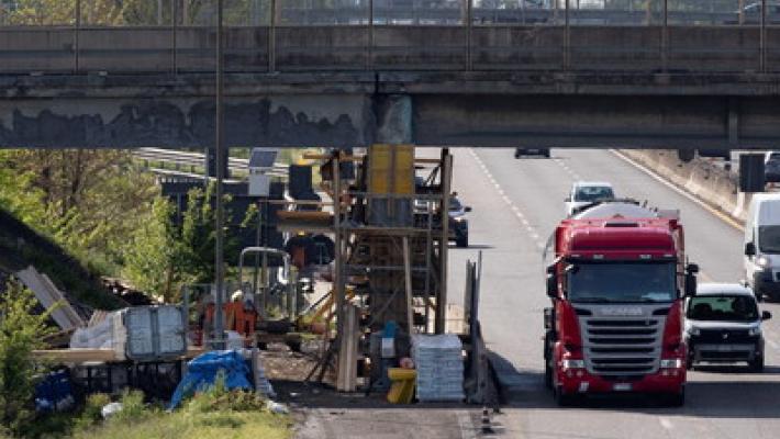 Asolana, slitta la riapertura del cavalcavia sull'A1. Un lettore: "Anche oggi 35 minuti per superarlo"