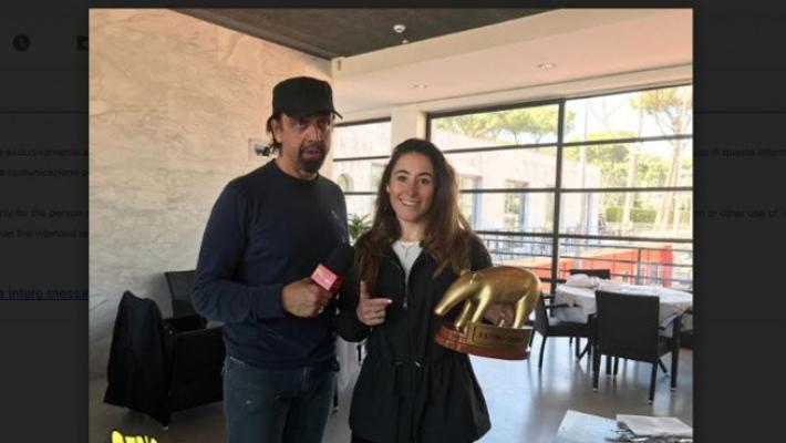 Sofia Goggia coccola il Tapiro d'oro