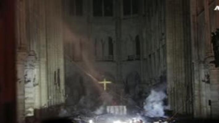 Notre-Dame, le prime immagini dell'interno Video