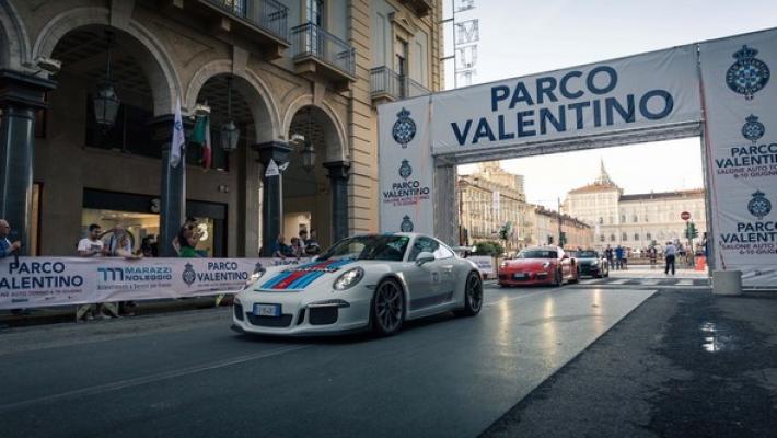 Auto a  guida autonoma taglier&agrave; il nastro del salone  Parco Valentino