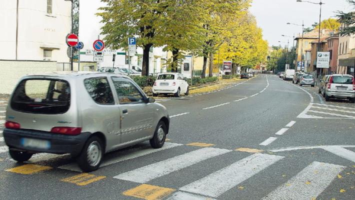 Accoltellato dopo una lite stradale