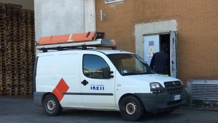 Blackout elettrico per alcuni condomini in via Piva. Tecnici Iren al lavoro per riparare il guasto