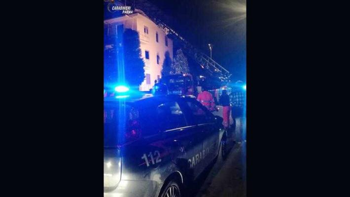 Incendio in abitazione, due persone ricoverate al Maggiore