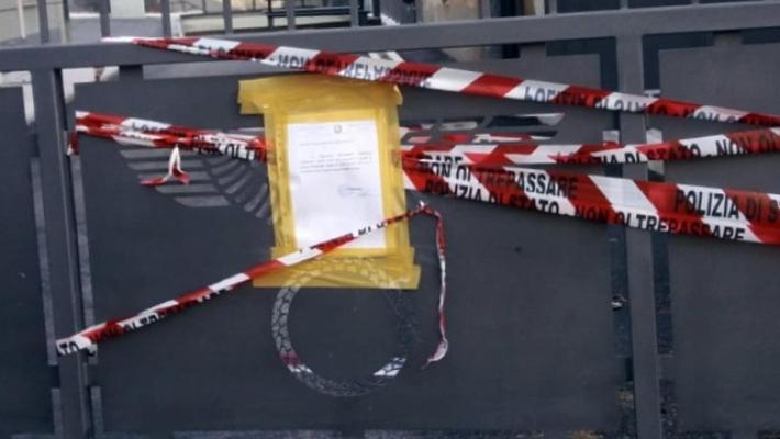 Aquila nazi su cancello, rischia 6 anni