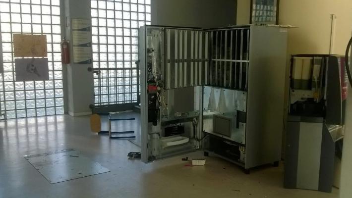Ventun computer rubati alla Salvo D'Acquisto