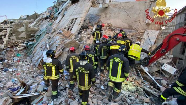 Crollo a Ravanusa, estratti altri 4 corpi. Sette le vittime