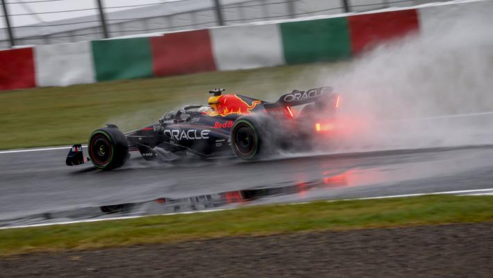 A Suzuka pole per Verstappen, ma è sotto investigazione