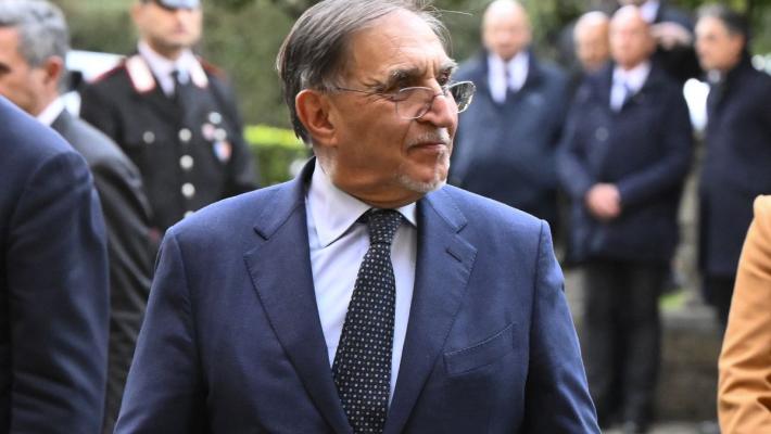 La Russa: "I partigiani non uccisero nazisti ma una banda musicale di pensionati". Scoppia la bufera, Pd M5S: "Inaccettabile"