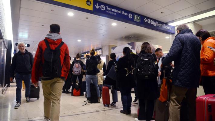 Deraglia un treno merci, disagi e ritardi da Nord a Sud