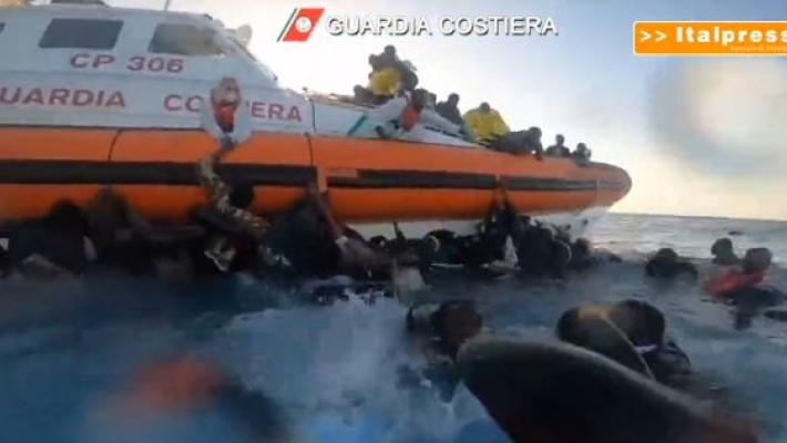 Immigrazione, 35 imbarcazioni soccorse e 3 naufragi