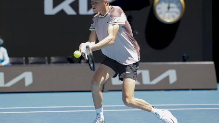In Australia ok Sinner e Arnaldi, altro stop per Berrettini