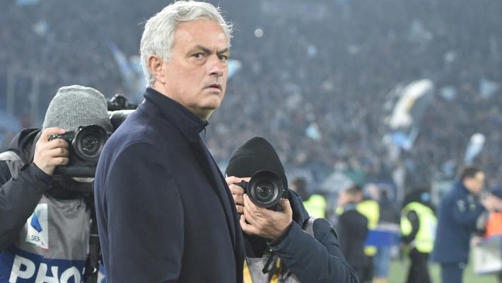La Roma esonera Mourinho "Serve un cambiamento immediato"