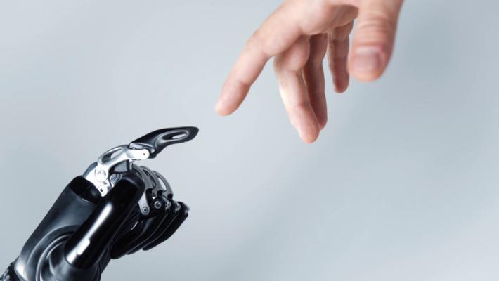 L’uomo governi l’intelligenza artificiale