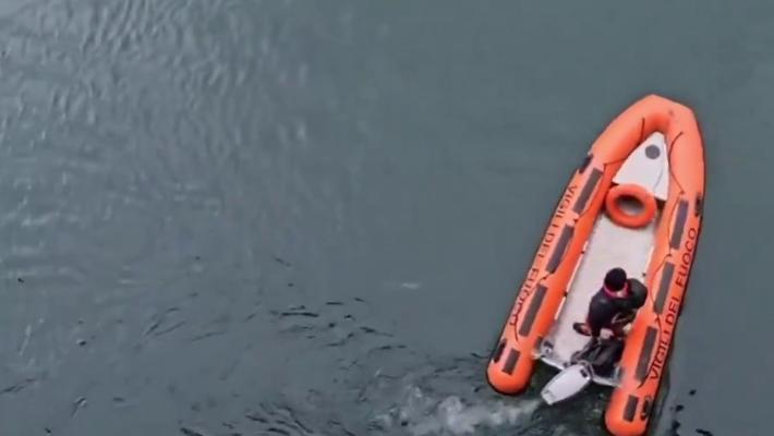 Si tuffa e finisce tra eliche del gommone: giovane muore dissanguato
