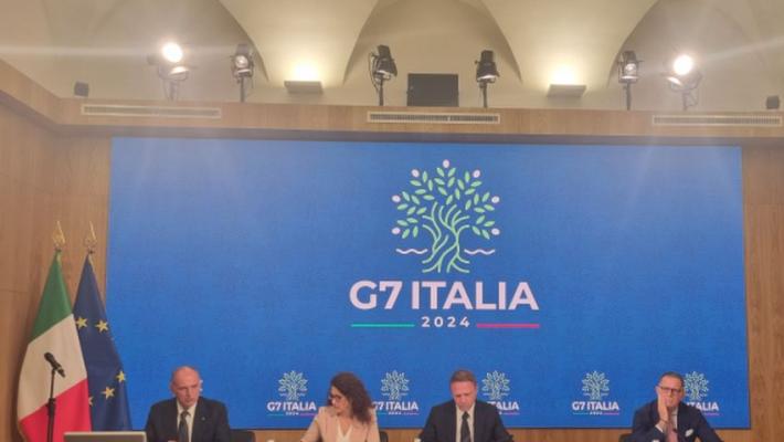 Torna la social card "Dedicata a te", da settembre sale a 500 euro