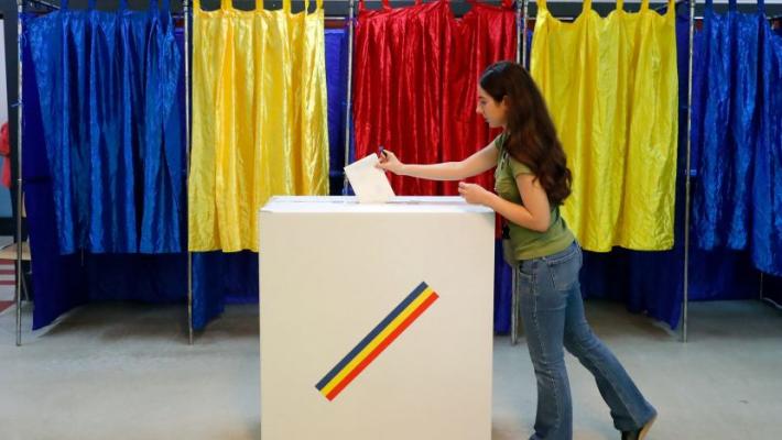 Romania, Simion vince il primo turno e sfida Dan al ballottaggio